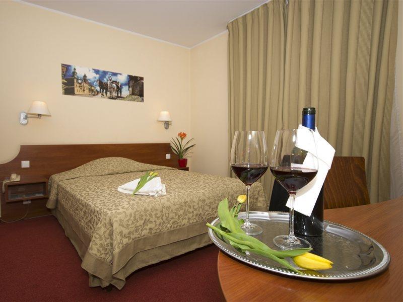 H6 Major Aparthotel Travel & Business, Free Parking Краків Екстер'єр фото