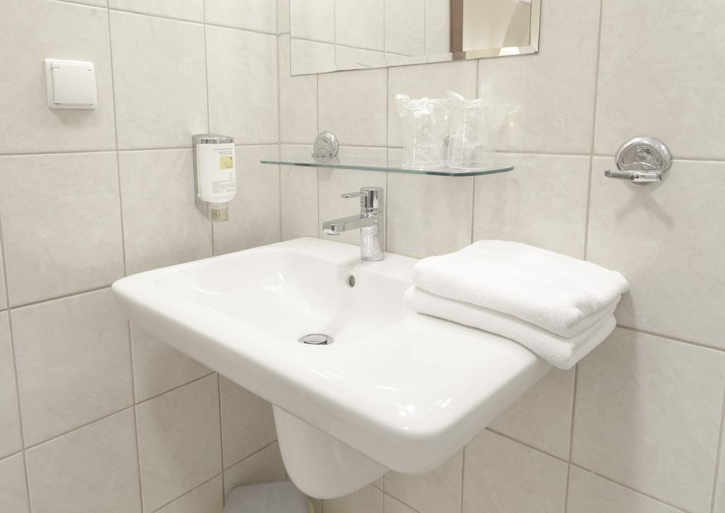 H6 Major Aparthotel Travel & Business, Free Parking Краків Екстер'єр фото