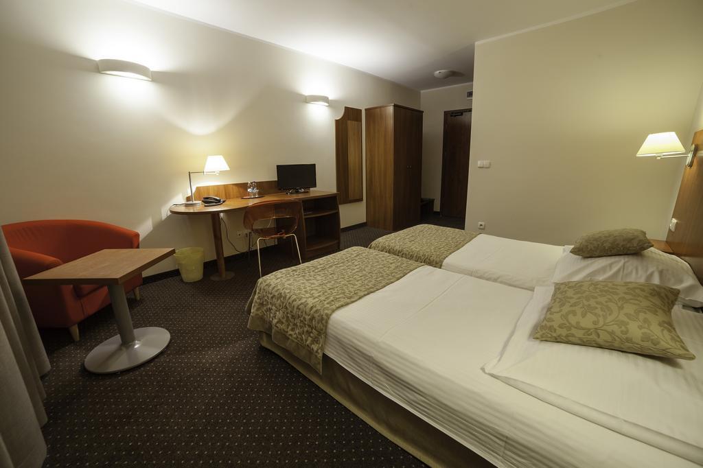 H6 Major Aparthotel Travel & Business, Free Parking Краків Екстер'єр фото